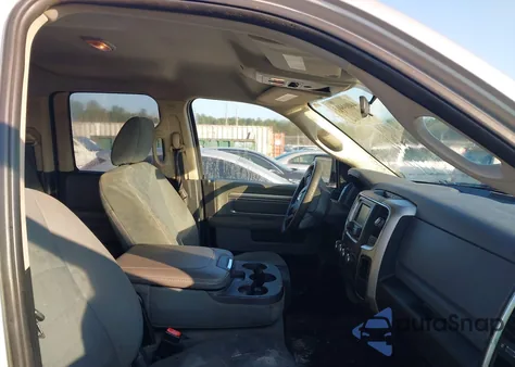 2018 Ram 1500 Slt 4X2 6'4 Box z USA, uszkodzony, nr VIN 1C6RR6GG3JS303919